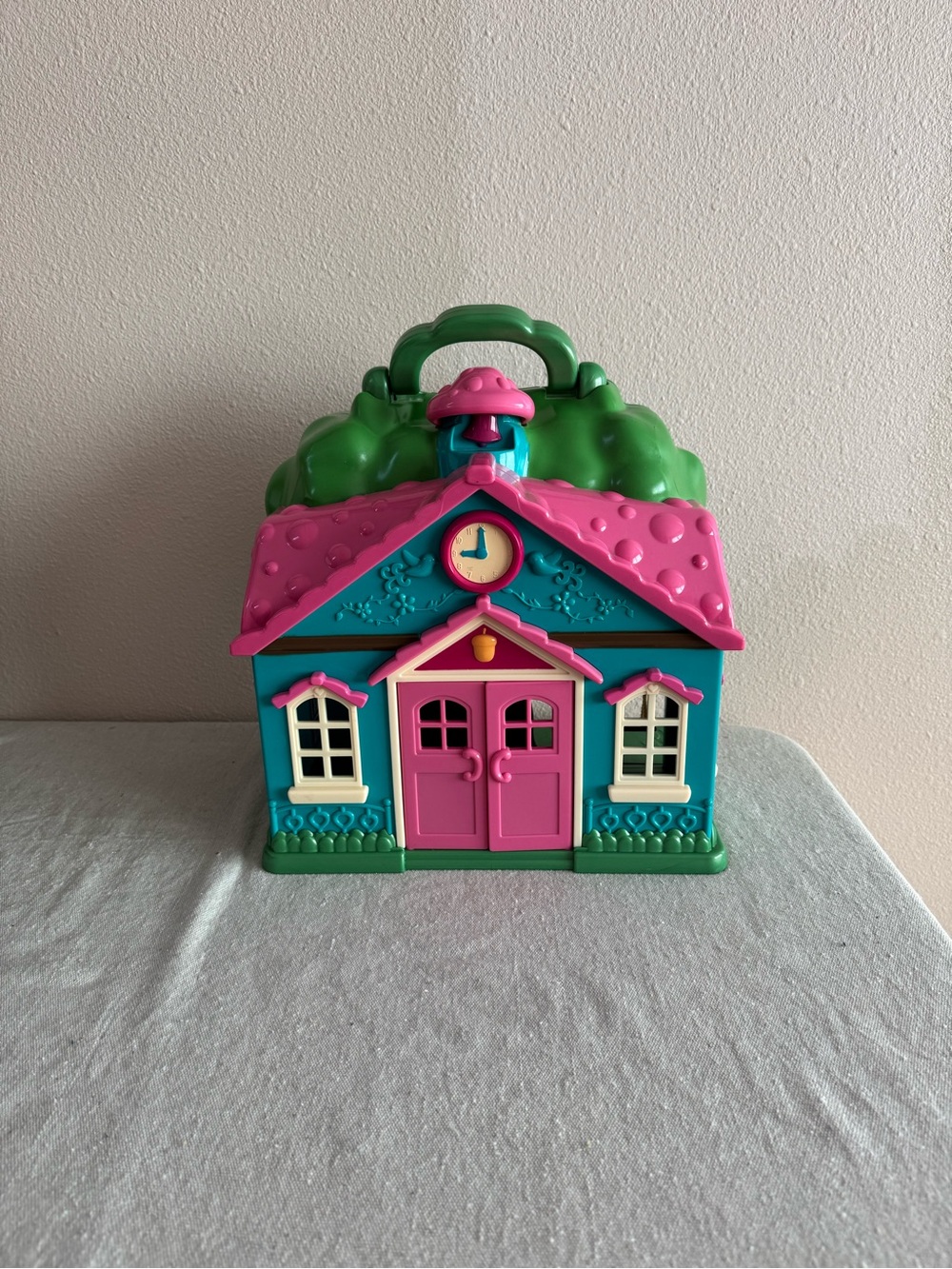 Li’l Woodzeez Schoolhouse Portable Kids Dollhouse Playhouse
